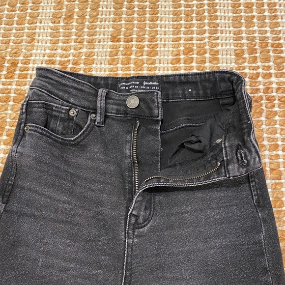 Stradivarius Super High Waisted Skinny Jean with Rip in Black - Picture 7 of 13